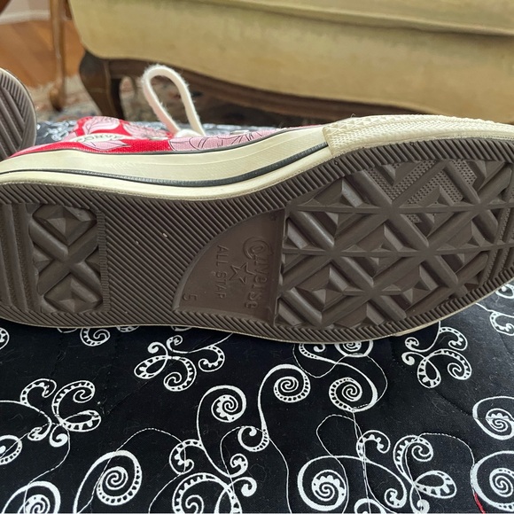 Converse Women's Floral High-Top Sneakers - Chuck 70 University High Red. Size 7 - Picture 7 of 8